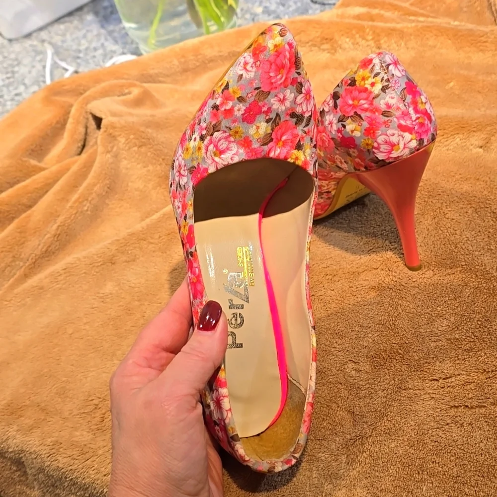 Leather Flowery Heels by Perla by Suli's - Picture 5 of 5